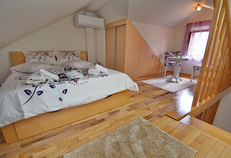 Bedroom 2, Studios Belvi