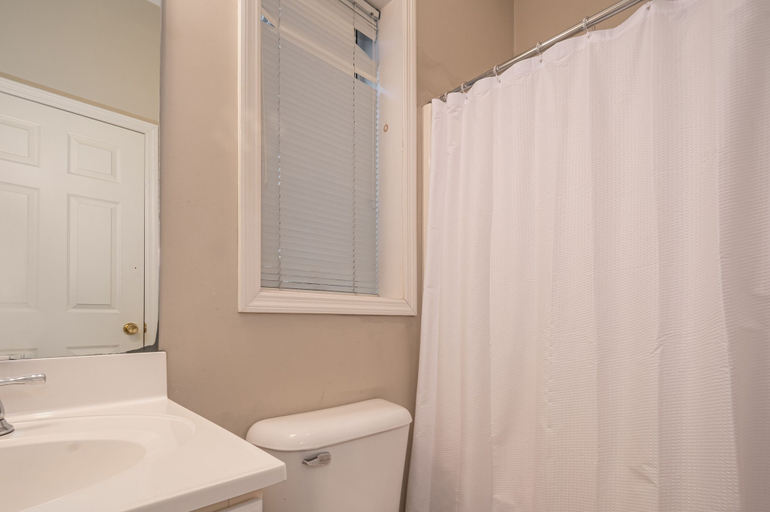 Bathroom 4, Taylor Made, Garrett
