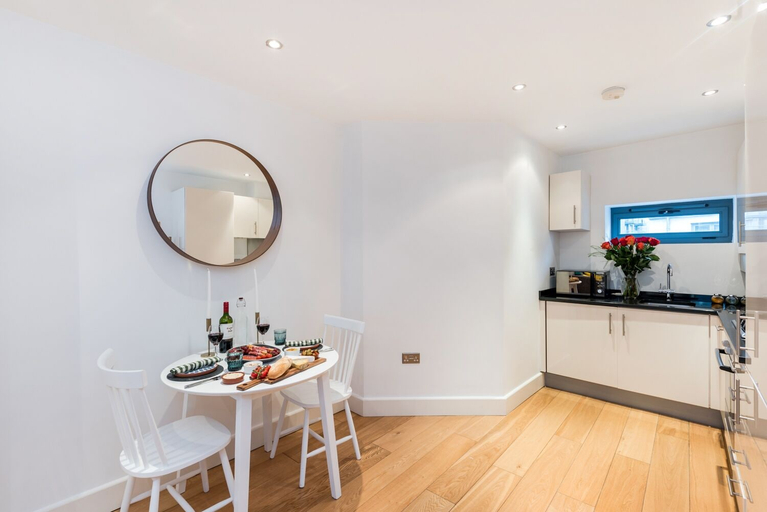 Others 5, Farringdon Apartments, London