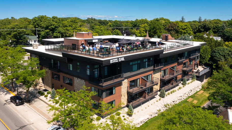 Exterior & Views