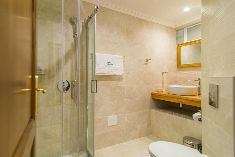 Bathroom 3, BELLA NATKA BED AND BREAKFAST, Rovinj