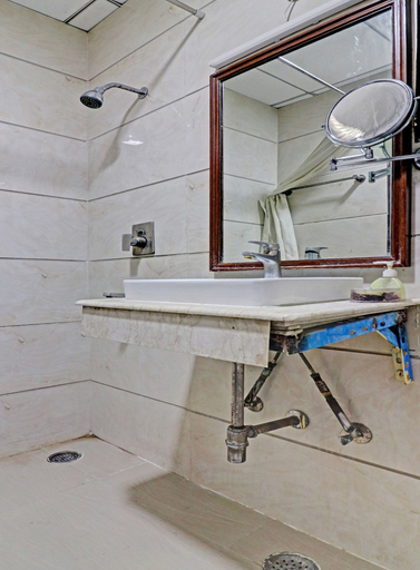 Bathroom 4, Itsy Hotels Hamlets Stay, Gautam Buddha Nagar