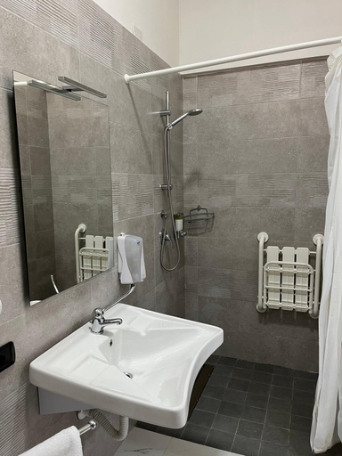 Bathroom 3, Albergo 3 Torri, Caserta
