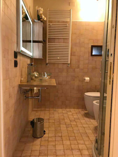 Bathroom 4, Truly Verona, Verona