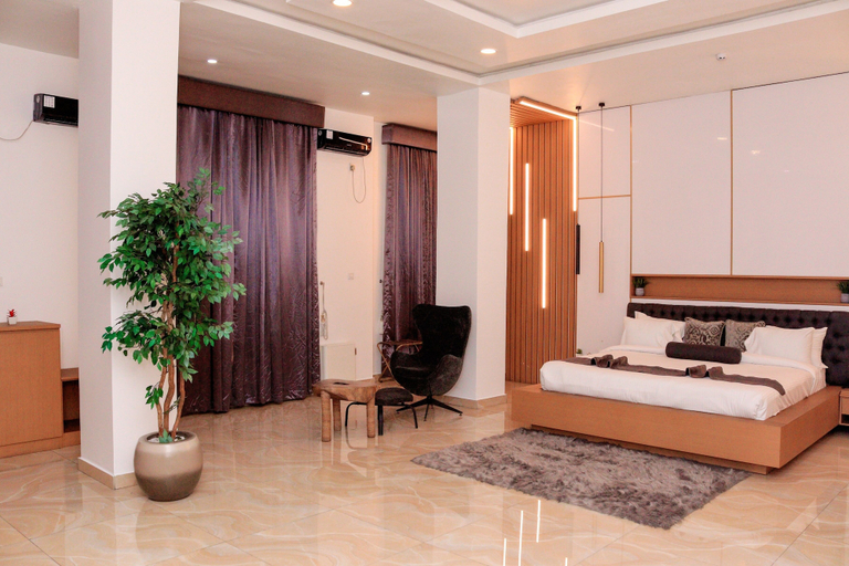 Others 4, Desikok Royal Hotel, Obio/Akp
