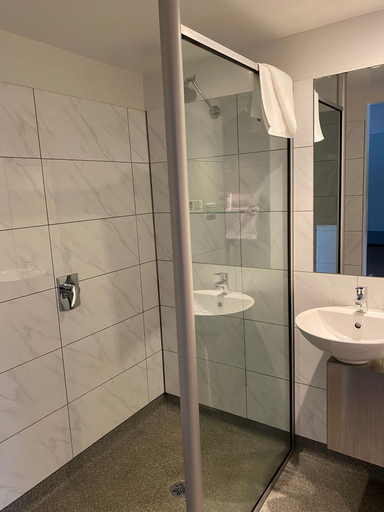 Bathroom 4, Brighton Hotel Motel, Brighton