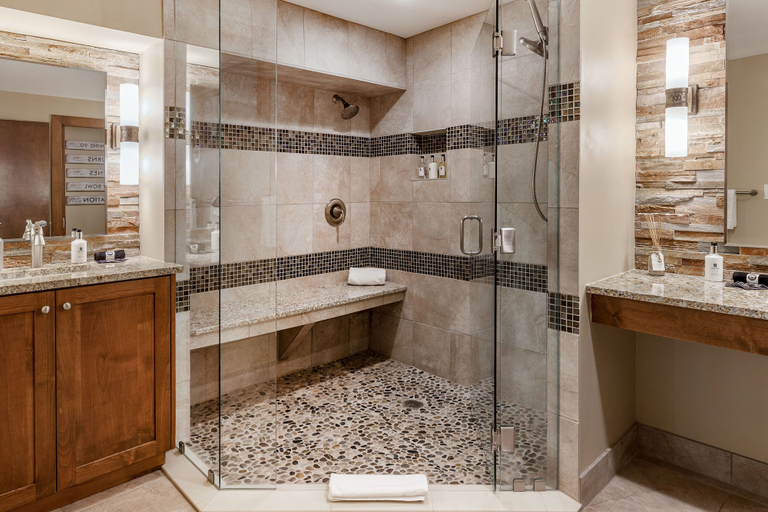 Bathroom, Sun King Suite, Summit