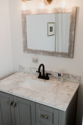 Bathroom 4, Spearfish Cottages, Lawrence