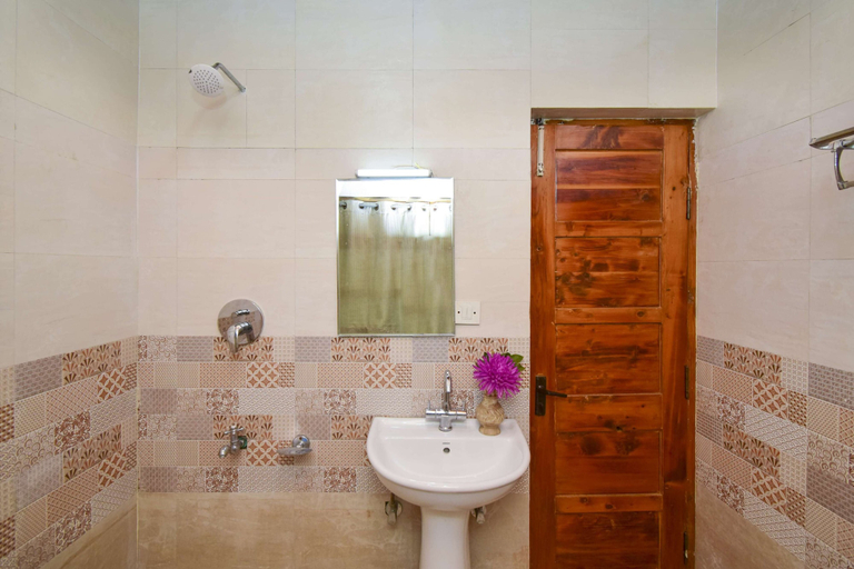 Bathroom 4, Himalayan Nomad - by Dumnu Homes, Kullu