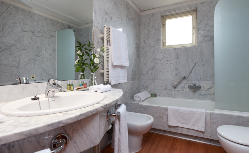 Bathroom 3, Hotel Agumar Atocha, Madrid