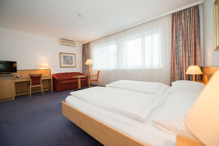 Bedroom 3, Parkhotel Styria, Steyr