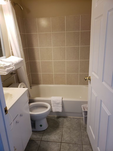 Bathroom 4, Shemron Suites Hotel, Renfrew