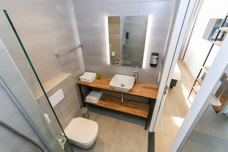 Bathroom 4, Fletcher Hotel Rotterdam-Airport, Rotterdam