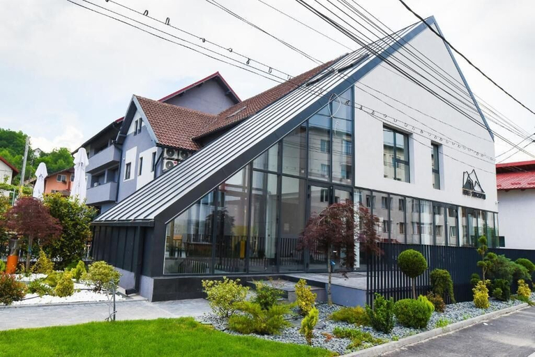 Exterior & Views 2, Hotel Subcarpati, Curtea De Arges
