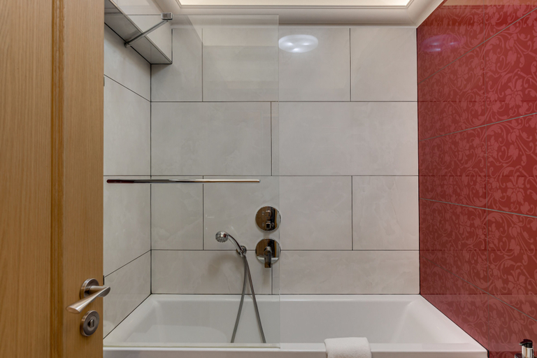 Bathroom 5, Louren - The Bridge Inn, Praha 1