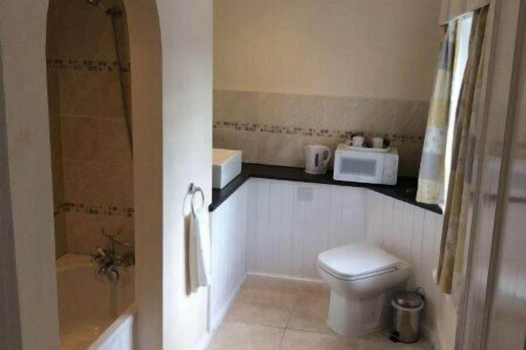 Bathroom 3, The Highwayman Hotel, Oxfordshire