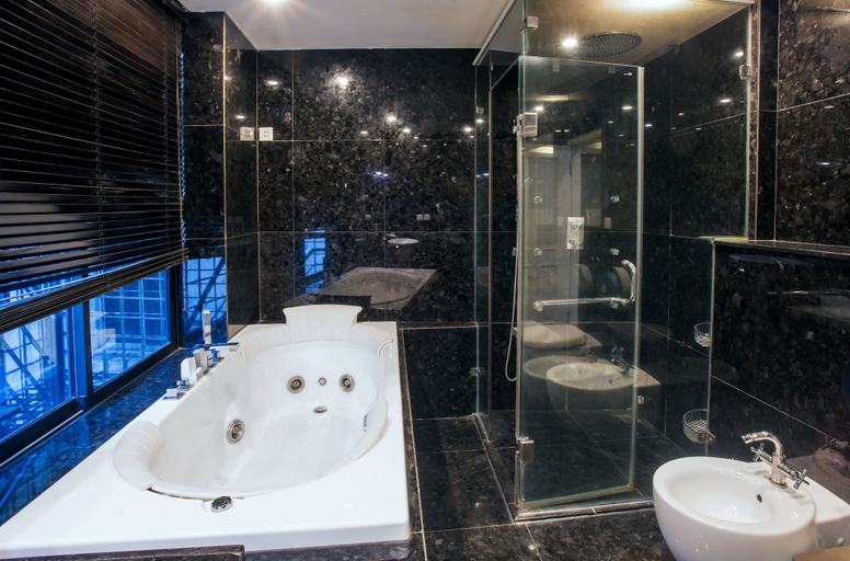 Bathroom 3, RedDoorz Hostel @ Signature Inn, Hoàn Kiếm