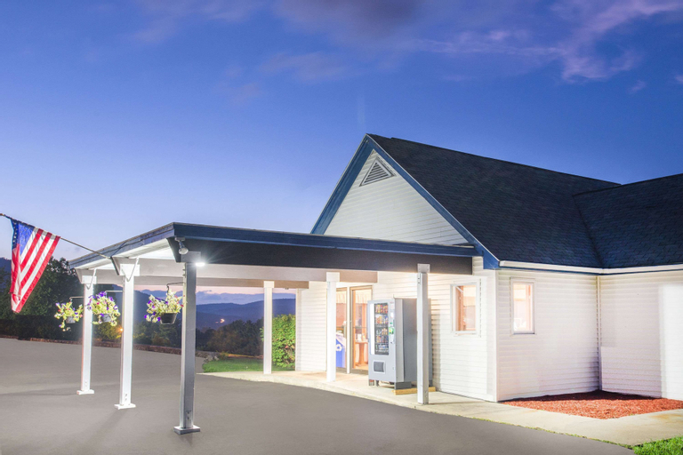 Travelodge by Wyndham Lake George NY, Warren