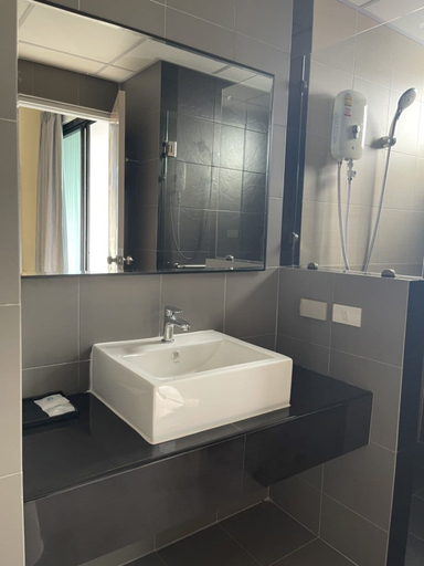 Bathroom 5, The Vita Plus Hotel, Hat Yai