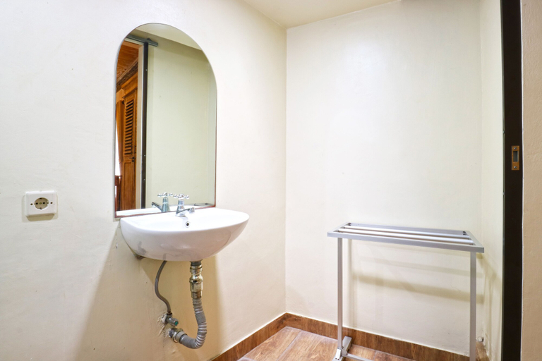 Bathroom 4, Damar Emas Guesthouse, Badung