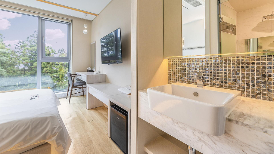 Bathroom 2, Jeju Maru Hotel & Cafe, Seogwipo
