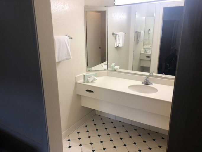 Bathroom 5, Americas Best Value Inn Denver, Denver