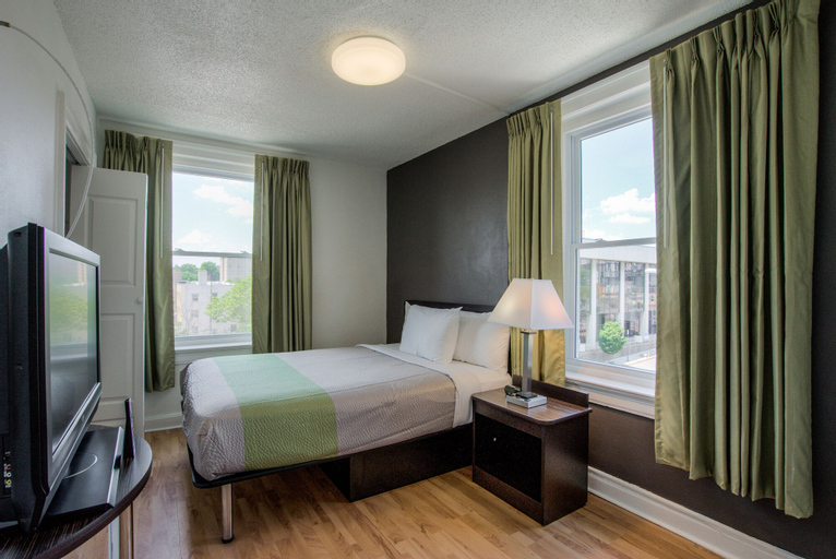 Bedroom 3, Quality Inn & Suites Kansas City Downtown, Jackson