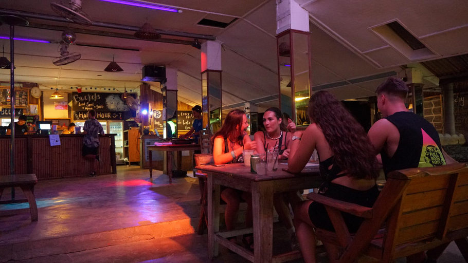 Food & Drinks 5, Bodega Koh Pha Ngan Pool, Ko Phangan