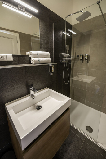 Bathroom 3, Letna Garden Suites, Praha 6
