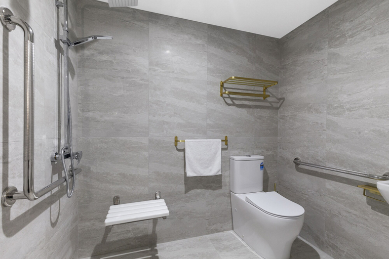 Bathroom 5, Kolmar Inn, Manukau