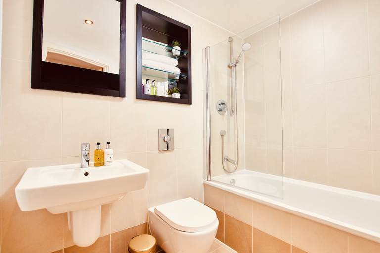 Bathroom, Deluxe City Centre Apt Balcony & View & Free Parking, Leeds