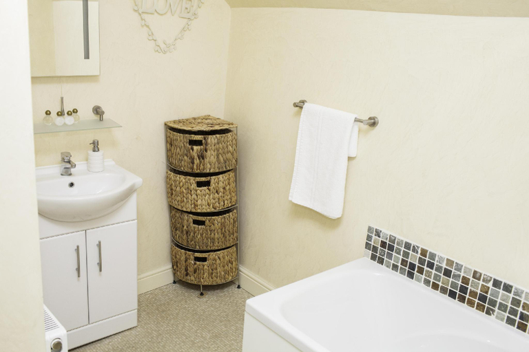 Bathroom 3, The Castle Inn Hotel, West Sussex