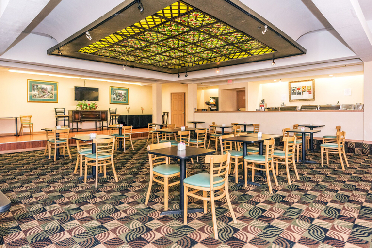 Food & Drinks 5, Ramada by Wyndham Birmingham Airport, Jefferson