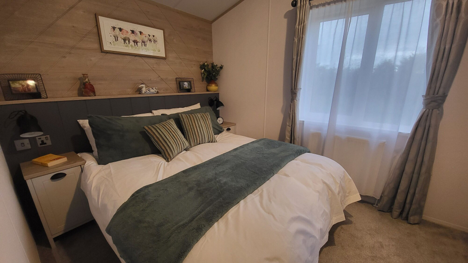 Bedroom 3, Honeycomb Lodge, Cornwall