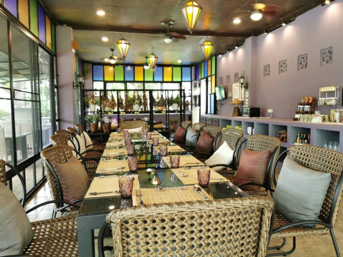 Food & Drinks 5, Baannamping Riverside Village, Hang Dong