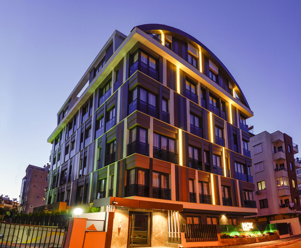 Exterior & Views