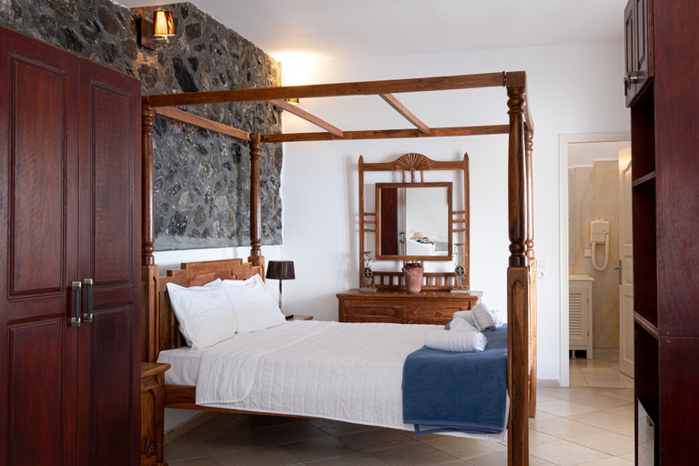 Bedroom 4, Loucas On The Cliff, South Aegean