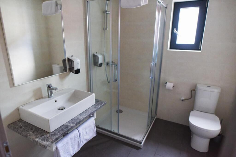 Bathroom 4, Hotel Subcarpati, Curtea De Arges