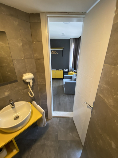 Bathroom 5, Piano Hotel, Konak
