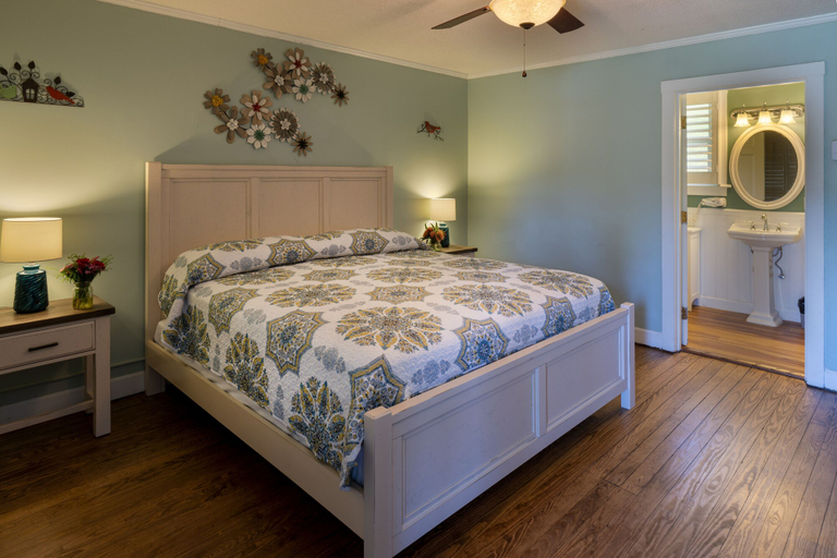 Bedroom 3, Mountain Lake Lodge, Giles