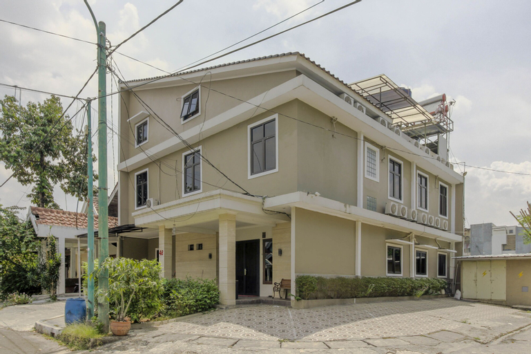 Exterior & Views 2, RedDoorz Plus near Lippo Cikarang Mall, Cikarang