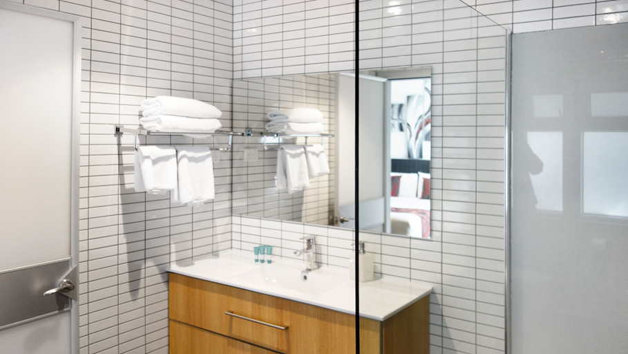 Bathroom 3, Semaphore Splash Apartments, Adelaide