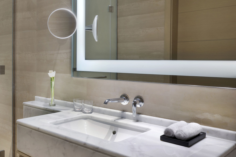 Bathroom 5, Jeddah Marriott Hotel Madinah Road, Jeddah