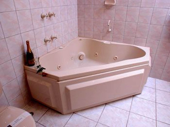 Bathroom 3, Hume Villa Motor Inn, Melbourne