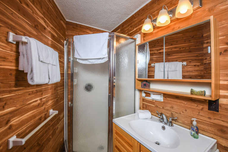 Bathroom 3, Finn Mccool's, Garrett