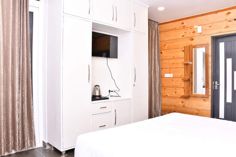 Bedroom 3, Hotel The Crown, Kangra