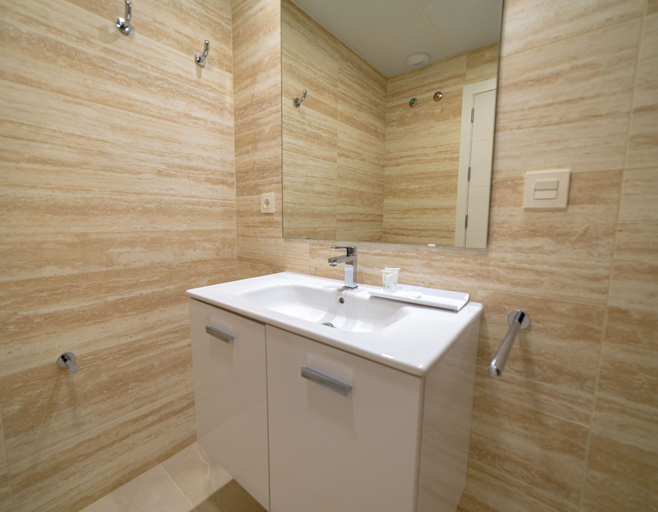 Bathroom 5, Aqua Apartments Bellamar Marbella, Málaga
