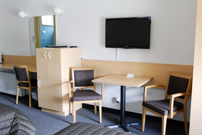 Others 5, Mid City Motor Inn, Queanbeyan