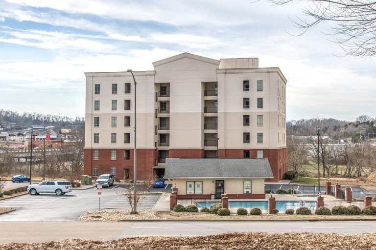 Exterior & Views 2, Naughty & Nice, Sevier