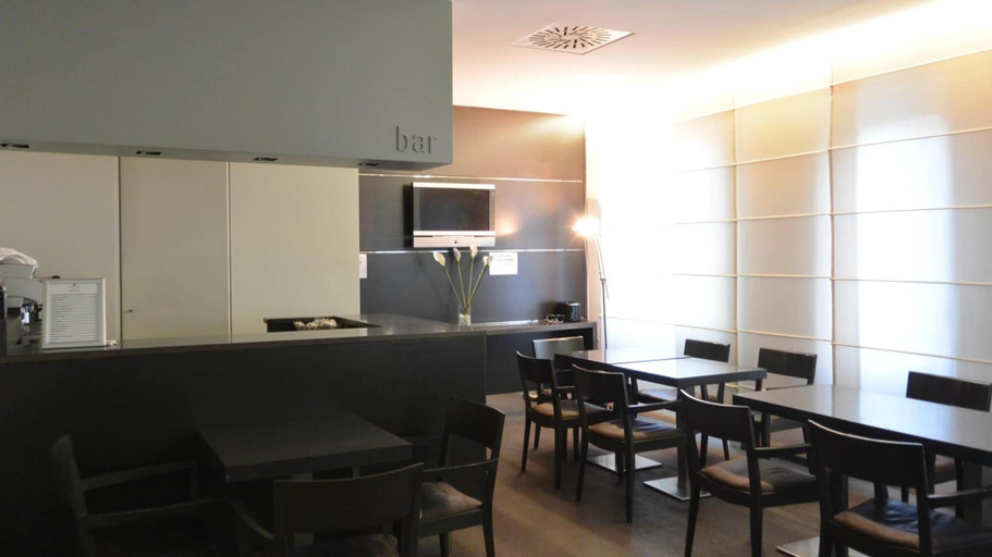 Others 5, Hotel Corallo, Milano